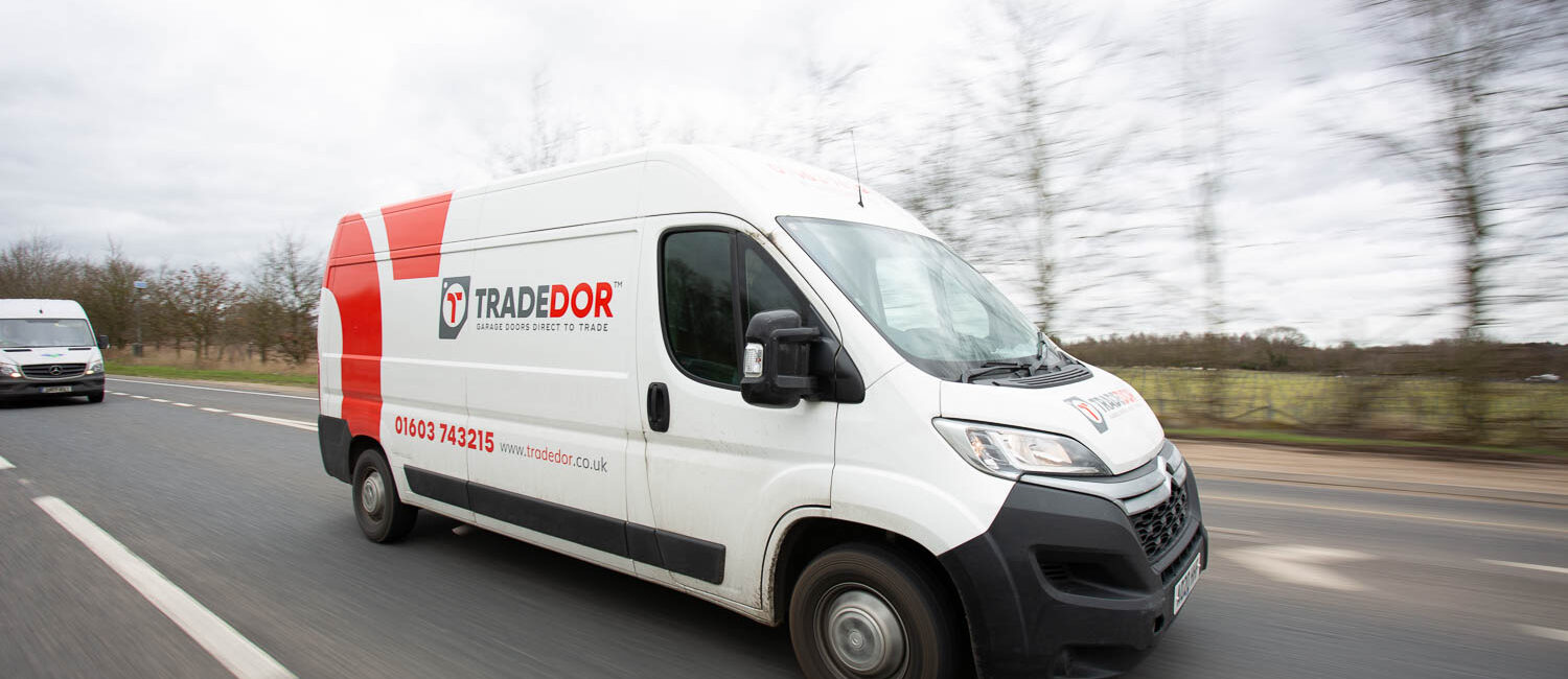 A tradedor van driving